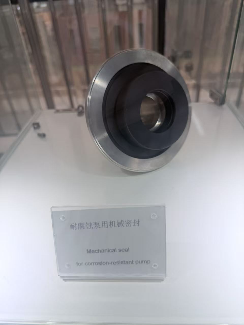 Mechanical seal for corrosion-resistant pump