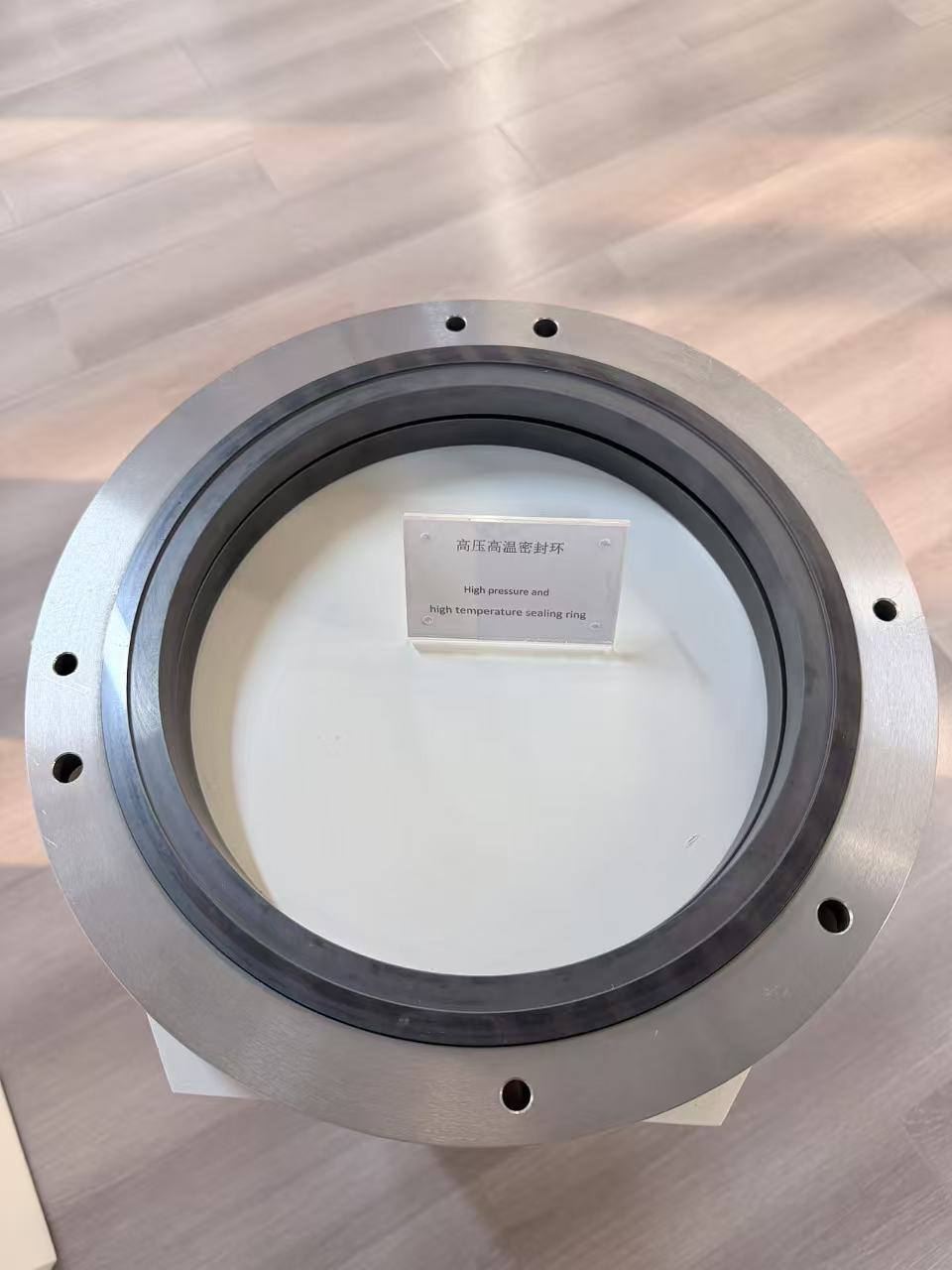 High pressure & temperature sealing ring